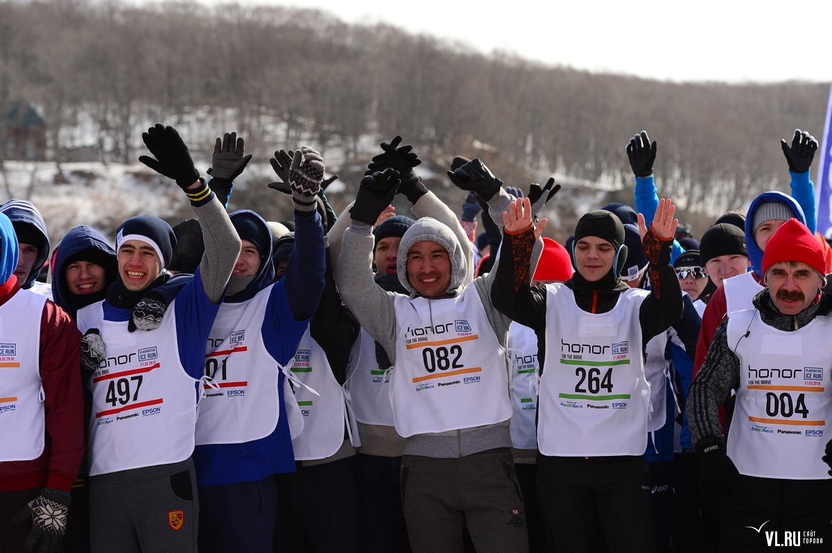 Первый международный ледовый полумарафон Vladivostok Ice Run прошел в бухте  Новик на острове Русский.